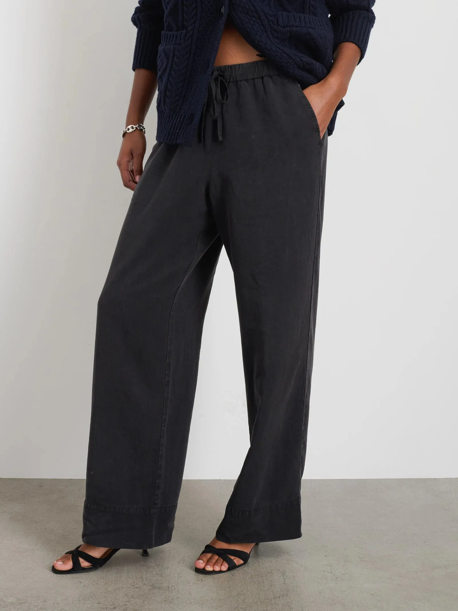 Alex Mill - Riley Pant in Drapey Twill (Rich Black)