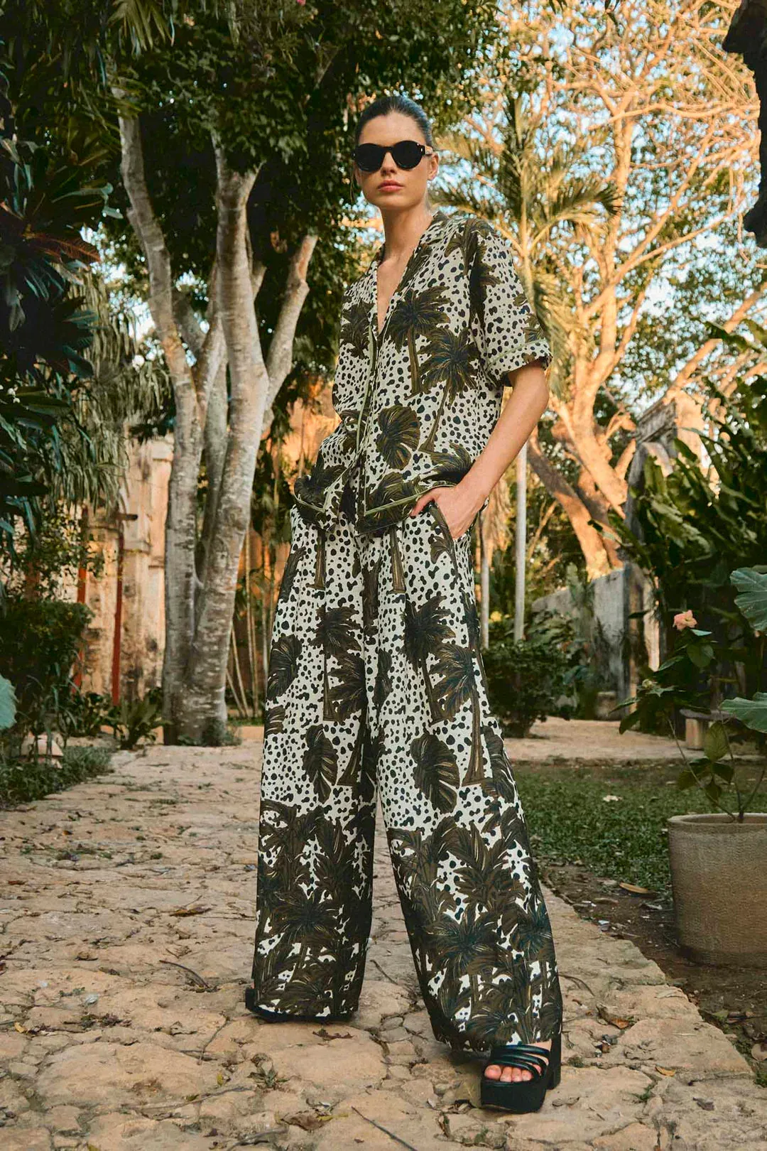 Coston Pant in Midnight Palm
