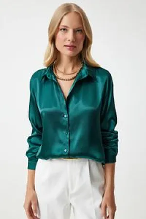 Emerald Green Women’s Silk Shirt – Light & Flowing Elegance