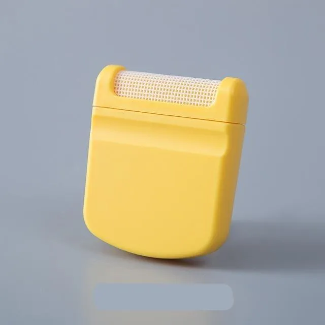 Mini Portable Lint Remover Fuzz Fabric Shaver for Sweater Woolen Coat Clothes Bed Furniture or Car Upholstery Fluff Fabric Shaver Brush Tool Fur Remover