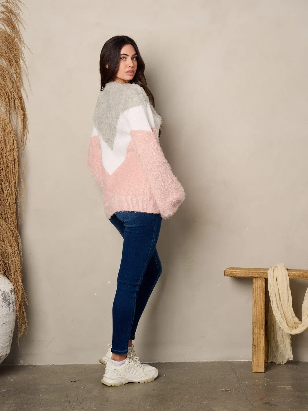 WOMEN'S LONG SLEEVE CHEVRON COLORBLOCK SWEATER