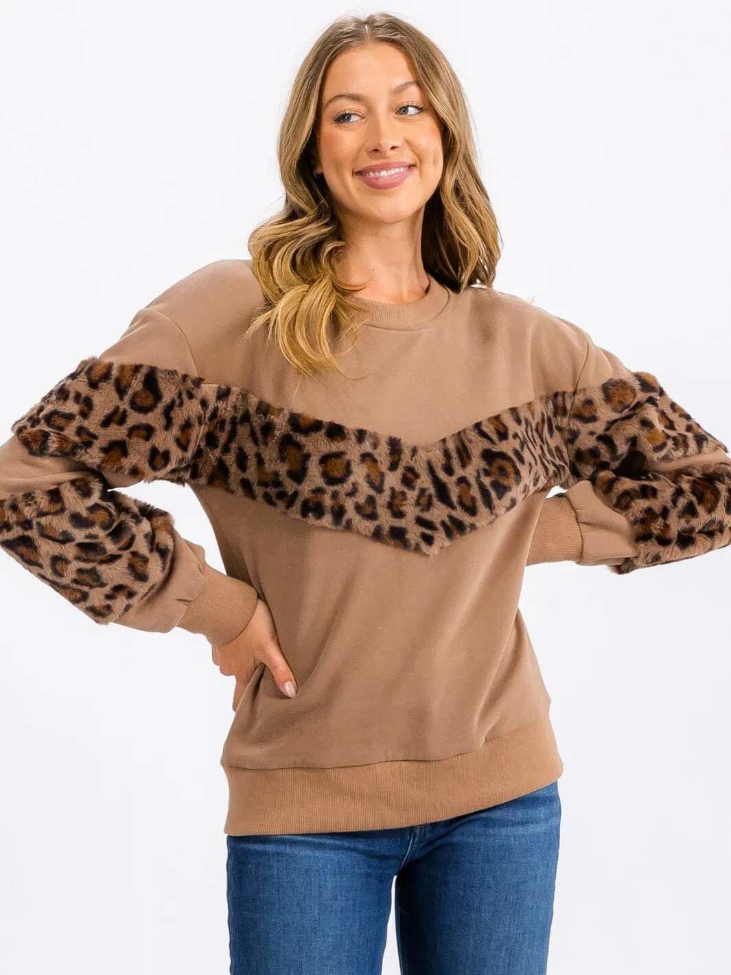 WOMEN'S LONG SLEEVE FUZZY ANIMAL PRINT DETAILED PULLOVER SWEATER