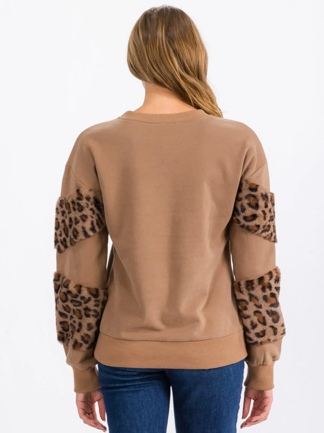 WOMEN'S LONG SLEEVE FUZZY ANIMAL PRINT DETAILED PULLOVER SWEATER