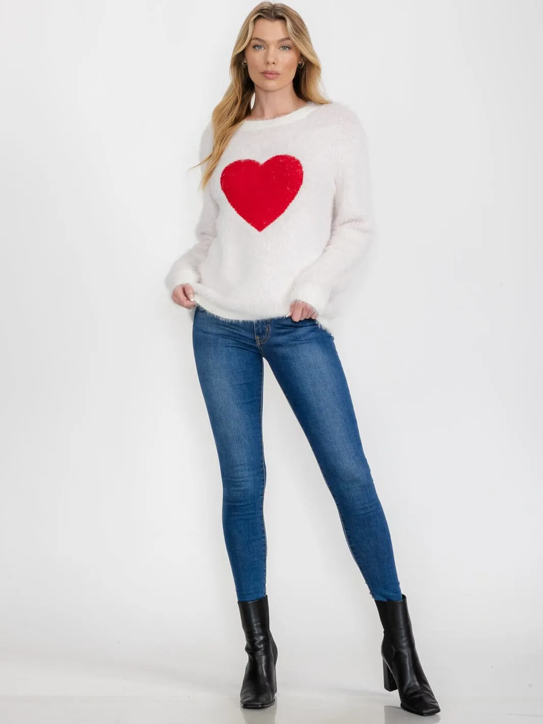 WOMEN'S LONG SLEEVE HEART PRINT FUZZY PULLOVER SWEATER